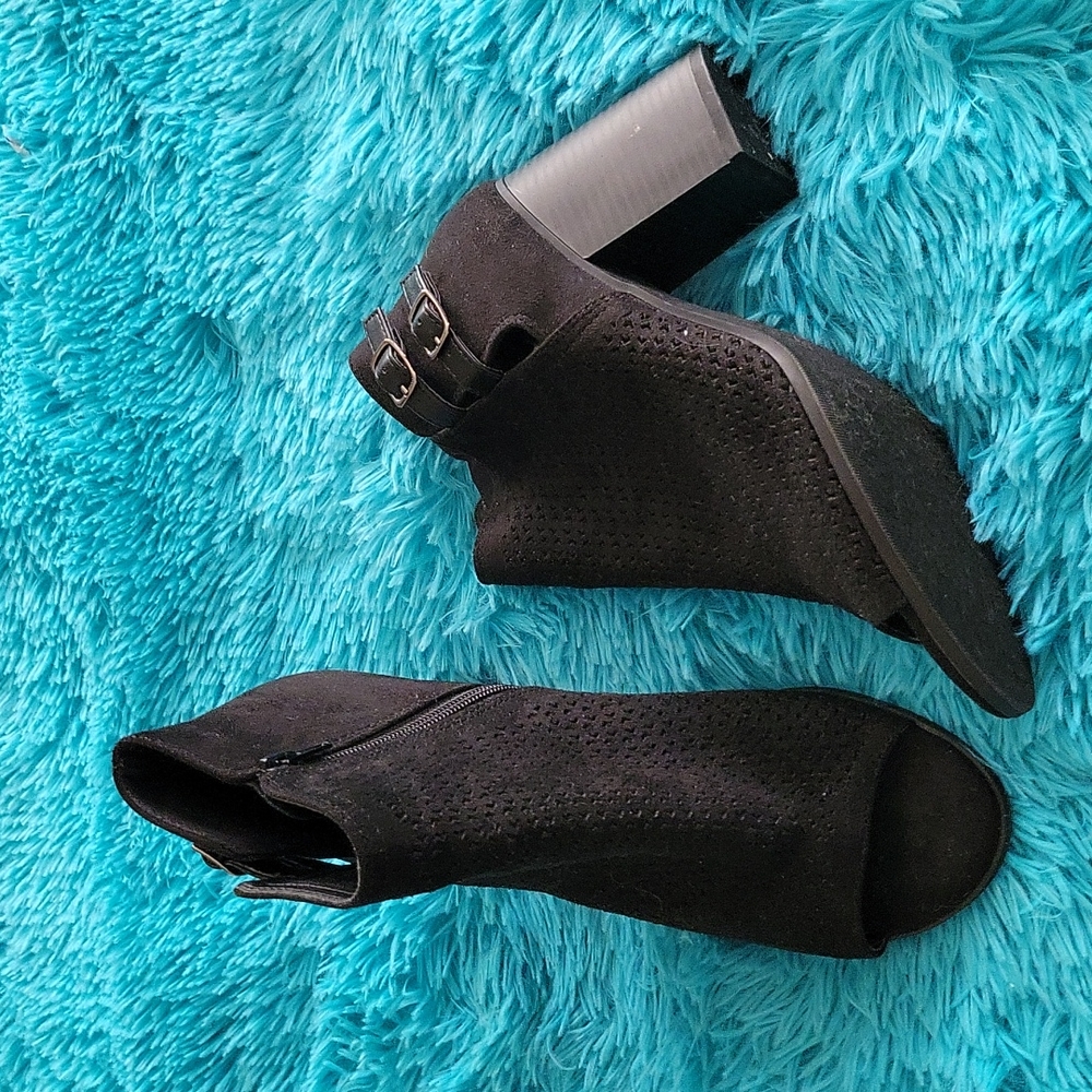 Coconuts By Matisse Laser Cut Chunky Heel Booties… - image 1